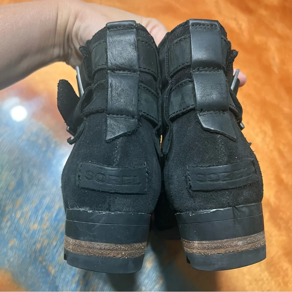 Sorel Lolla Black Leather Ankle Boots size 7